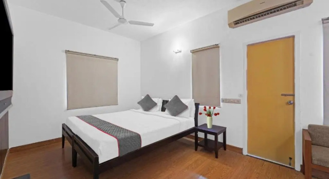 OYO Townhouse 1005 G Silver Hotels & Resorts