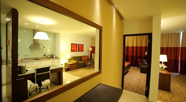 Люкс с видом на город Staybridge Suites Beirut by IHG