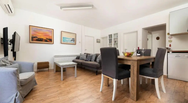 Apartment Ana, Varaa Huoneisto Hotellit Kvarner Islands uima-altaalla, Uima-allas