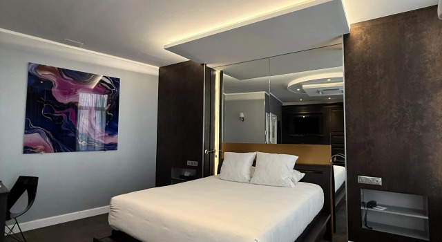 Люкс с видом на воду Отель LOGIS Hôtel Borel