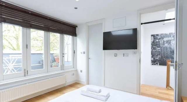 3BR Duplex + Balcony!, Забронировать Отель Отели Англии 3 звезды, 3*