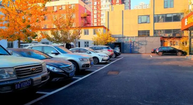 Rui Baiyin Hotel, Book Hotel Hoteller i Beijing Province med parkering, Parkering