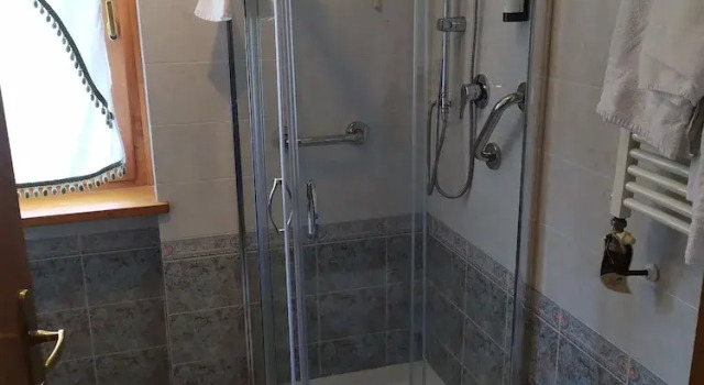 Семейный номер Standard с балконом и с видом на горы Albergo Ristorante Cacciatori