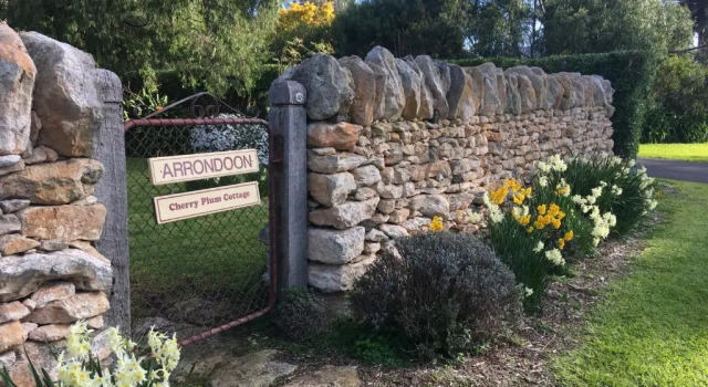 Коттедж с 2 комнатами Cherry Plum Cottages
