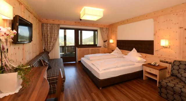 Полулюкс Hotel Alaska