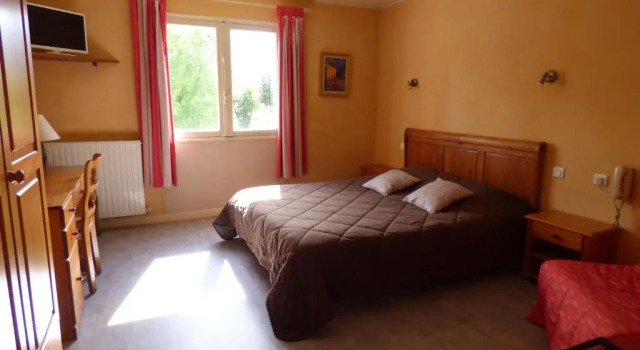 Номер Comfort Logis Hôtels La Crémaillère