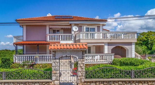 Awesome Home in Jadranovo With Wifi and 3 Bedrooms, Забронировать Отель Отели Приморско-Горанской жупания с парковкой, Парковка