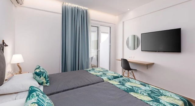 Двухместный номер Deluxe c 1 комнатой с балконом и с видом на сад Sirocco Hotel