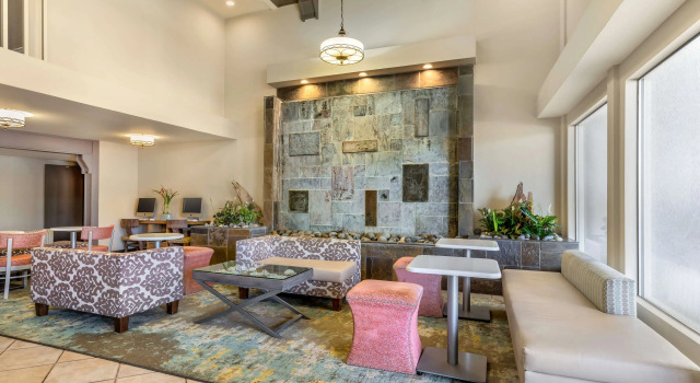 Best Western Plus Monterey Inn, Забронировать Отель Монтерей Виноградники Монтерей, рядом с Спортивный центр Monterey