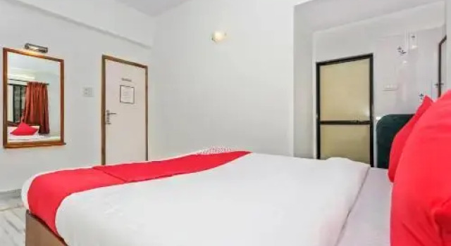 Oyo 24889 Prabhat Plaza, Забронировать Отель Отели штата Махараштры 3 звезды, 3*