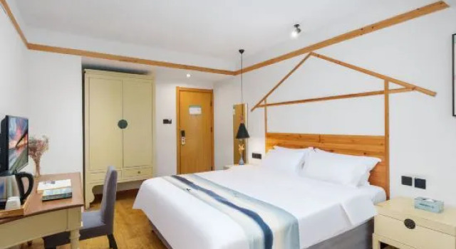 Двухместный номер Standard с видом на горы Michaels Inn & Suites