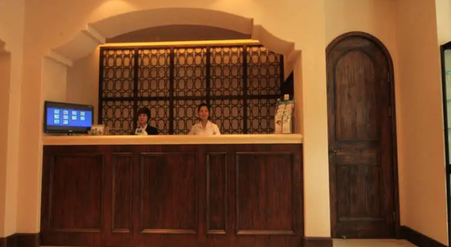 Home Inn Dalian Railway Station Russian Style Street, Book Hotel Xigang District 
