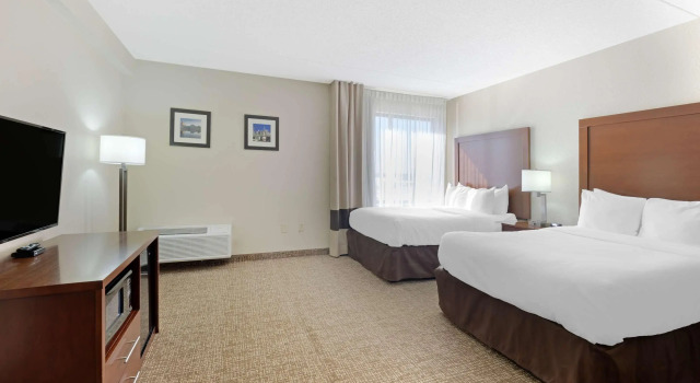 Comfort Inn & Suites Wichita Northeast, Забронировать Отель Уичито Канзас, рядом с KU Wichita Center For Healthcare