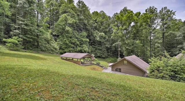Mountain Escape w/ Hiking ~ 5 Mi to Bryson City!, 预订 酒店 布赖森城 Great Smoky Mountains