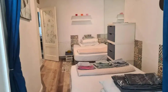 Nice 2 Double Bed in Sunny House in Amsterdam West, Забронировать Дом для отпуска Амстердам 