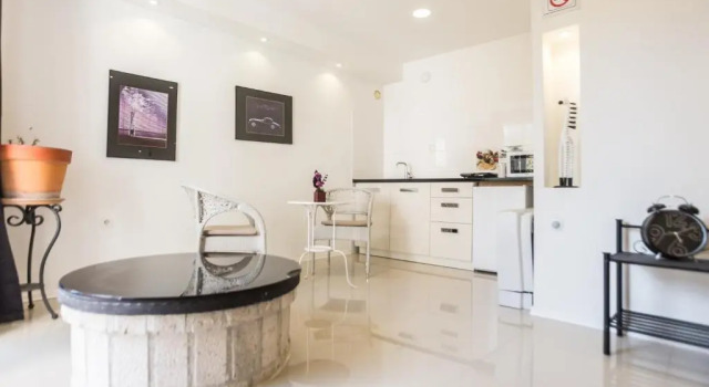 Апартаменты Aloha Apartments with pool