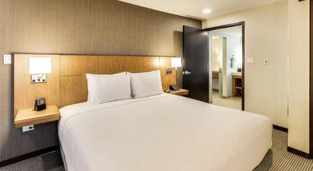 Двухместный люкс c 1 комнатой Hyatt Place Edmonton West