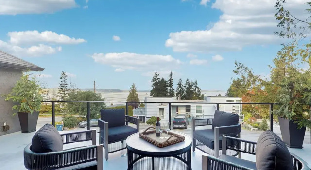 Коттедж 1 BR Home w/ Gas Fireplace & Puget Sound Views