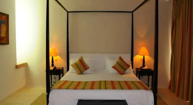 Четырёхместный номер Standard с балконом Royal Tulip Taj Sultan