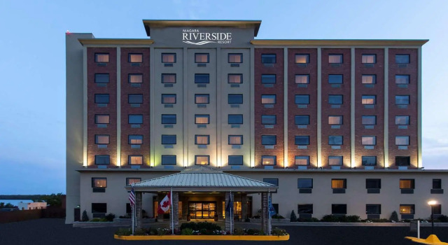 Crowne Plaza Niagara Falls NY - Riverside by IHG, Забронировать Отель Отели Ниагара Фолс с парковкой, Парковка