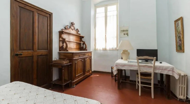 Gite Atypique Dans Couvent 4 Pers Jardin, Prenota Appartamento Hotel a Alvernia con parcheggio, Parcheggio