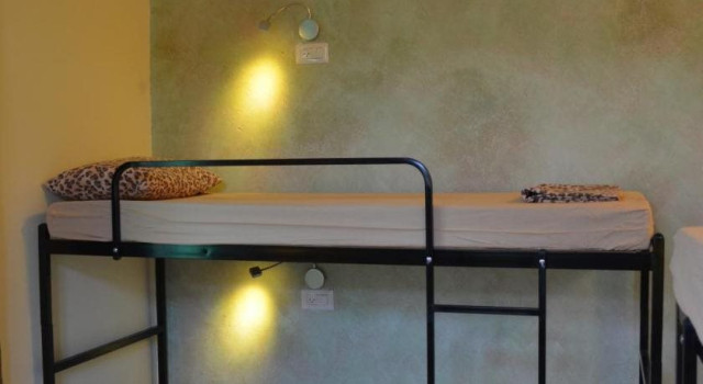 Simsim Guesthouse, Забронировать Отель Отели Назарета с парковкой, Парковка