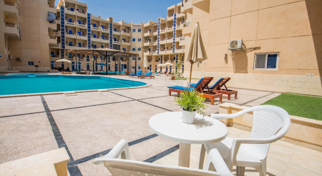 Poolside ★ Kitchenette ★ Washing Machine ★ Patio, Prenota Appartamento Hotel a Mar Rosso con parcheggio, Parcheggio