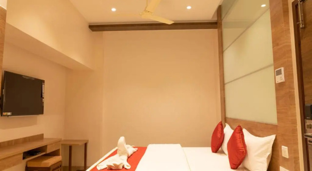 The Paradise Hotel - LUXURY STAY, Забронировать Отель Отели штата Тамилнада 3 звезды, 3*