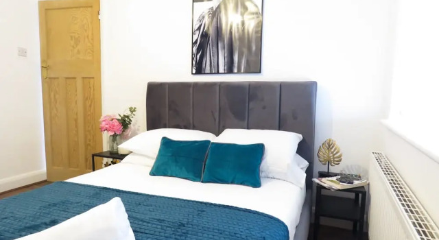 Tudors eSuites Four Bedroom House Garden, Varaa Lomakoti Mökit kohteessa Merseyside, Mökki