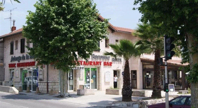 Auberge de la Baronne, Book Hostel La Gaude Alpes-Maritimes