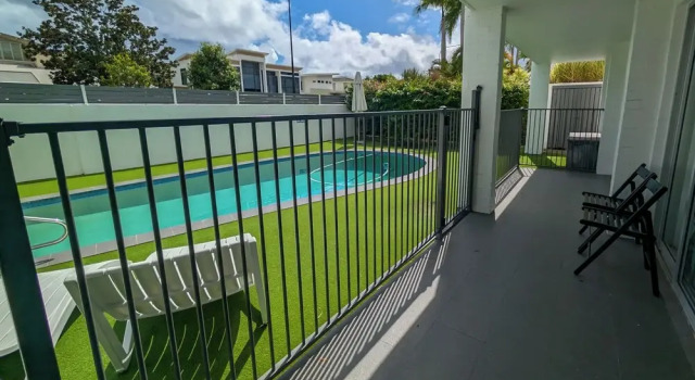 Двухместные апартаменты Superior с видом на бассейн Noosa Parade Holiday Inn