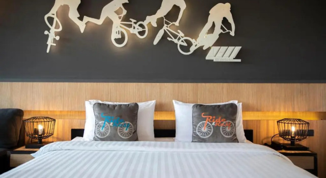 Двухместный номер Standard с видом на бассейн The VELOS Hotel and Pumptrack