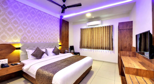 Hotel Devkinandan
