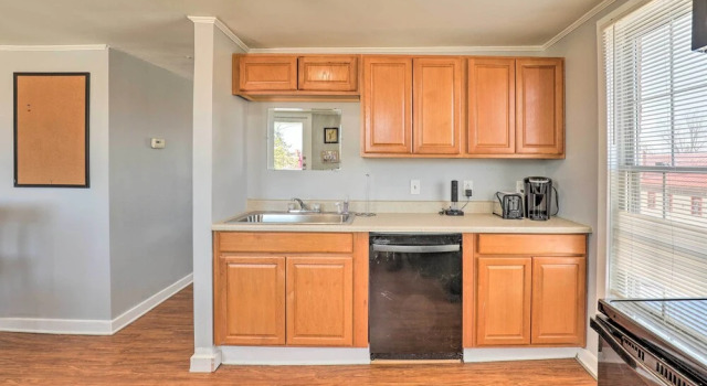 Downtown Canandaigua Apt: 1 Mi to Lake & Pier!, Забронировать Апартаменты/квартира Канандейгуа Finger Lakes, рядом с Ферма грейнджера и музей карет