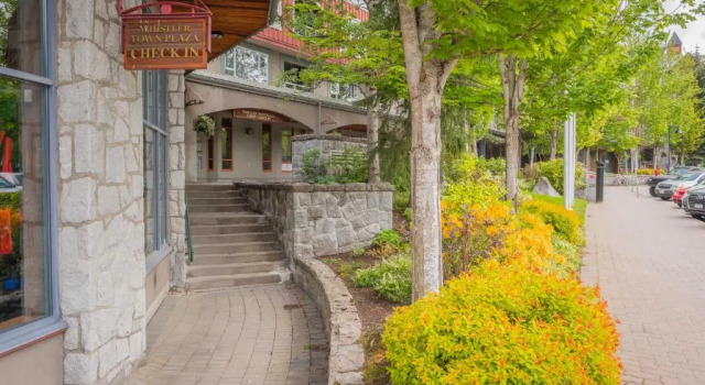 Апартаменты Pet friendly condo on Whistler Village stroll