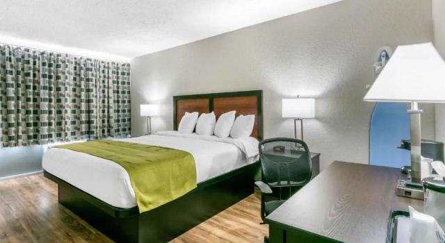 Четырёхместный номер Standard Rodeway Inn Kingston Springs