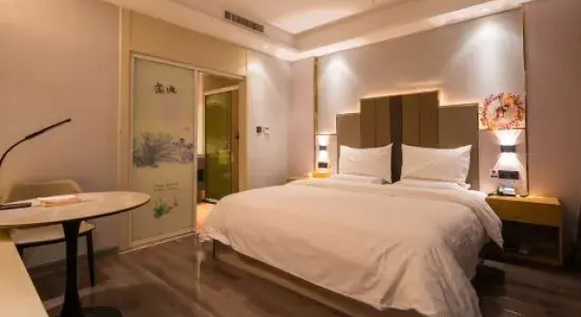 Люкс Deluxe Yilong Ruiyun Hotel (Guangcai Market Store at Anqing High speed Railway Station)