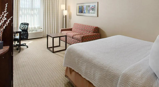 Номер Standard Courtyard by Marriott Keene Downtown