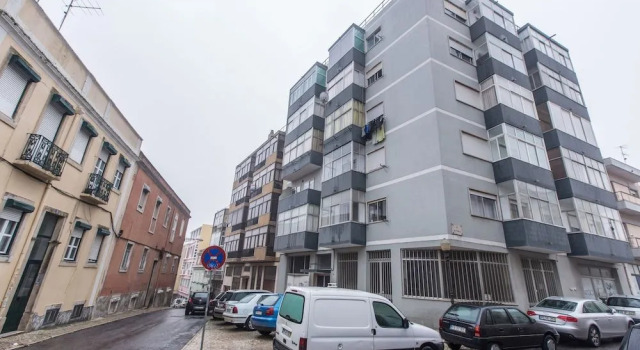 Light Filled Apartment + Free Pick-Up, By TimeCooler