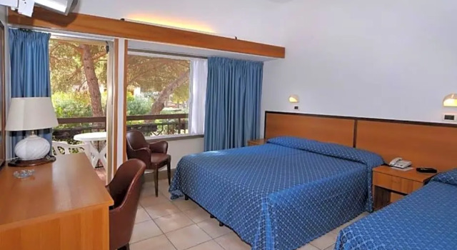 Hotel Lilly, Rezervovat Hotel Hotely v Elba s parkováním, Parkování