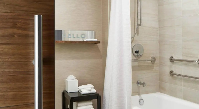 Четырёхместный номер Standard The Del Monte Lodge Renaissance Rochester Hotel & Spa