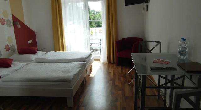Pension am Donaubogen, Varaa Hotelli Hotellit Baijeri pysäköinnillä, Pysäköinti