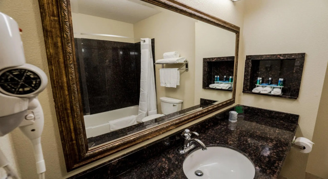Двухместный люкс Holiday Inn Express Hotel & Suites Pampa by IHG