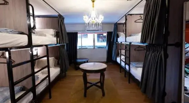 Кровать в общем номере (мужской номер) Orange Lodge