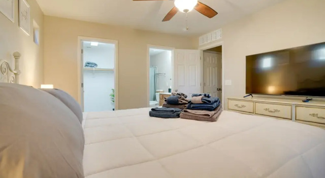 Коттедж Charming Surprise Home w/ Patio & Central Location