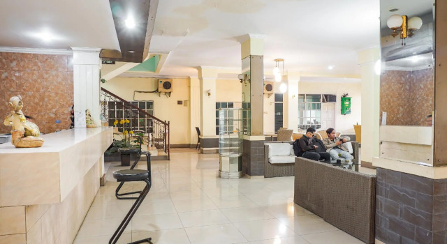 OYO 2085 Chrysanta Hotel
