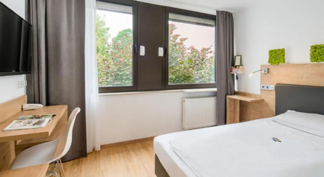 Hotel Knorz, Забронировать Отель Отели и гостиницы Цирндорф, рядом с Музей Цирндорфа, Отель