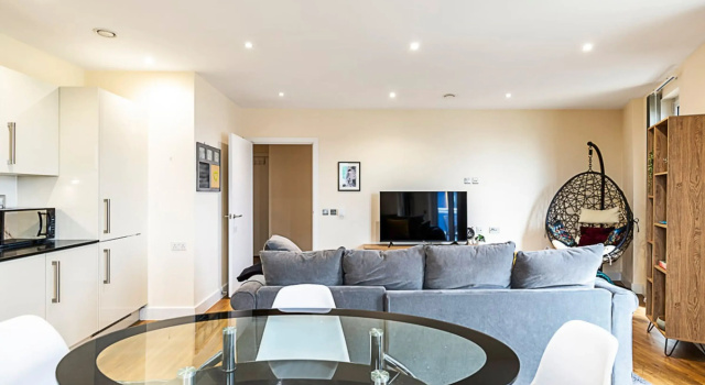 Vibrant London Canal Apartment