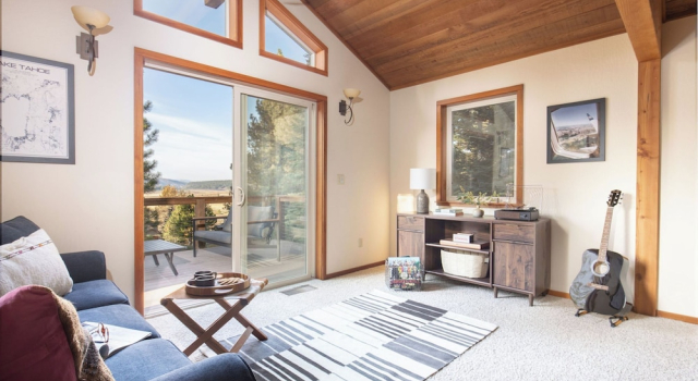 Redwood by Avantstay Secluded Cabin w/ Views & Spa 5mins to Northstar!, Забронировать Курортный отель Курортные отели Траков, рядом с Lower Woods, Курортный отель