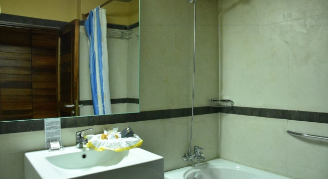 Полулюкс с балконом Hotel Club du Lac Tanganyika